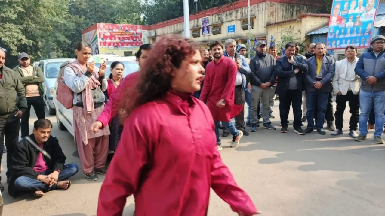 नुक्कड़ नाटक से जलाई देशभक्ति की अलख, रेलकर्मियों और रंगकर्मियों ने सफदर हाशमी को किया नमन