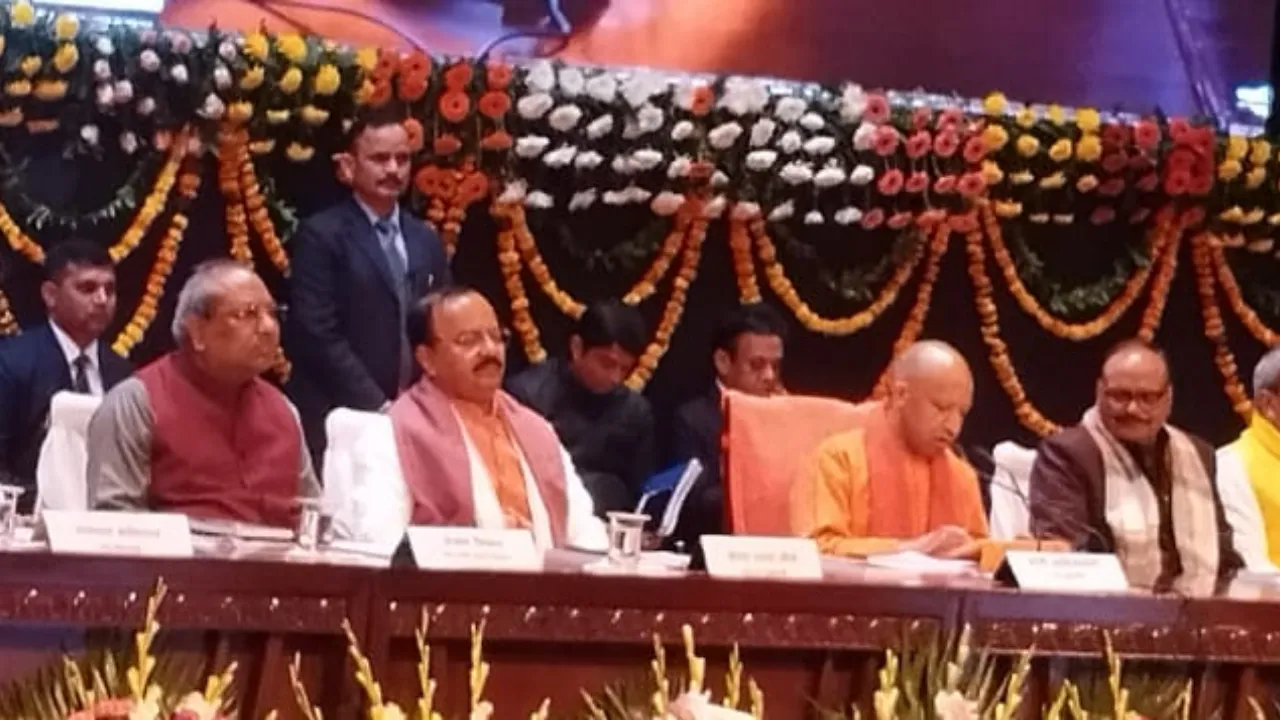 G-Ram G कानून से यूपी को मिलेगा विशेष लाभ : बोले सीएम योगी- अब रोजगार का मतलब सिर्फ गड्ढा खोदना नहीं होगा...