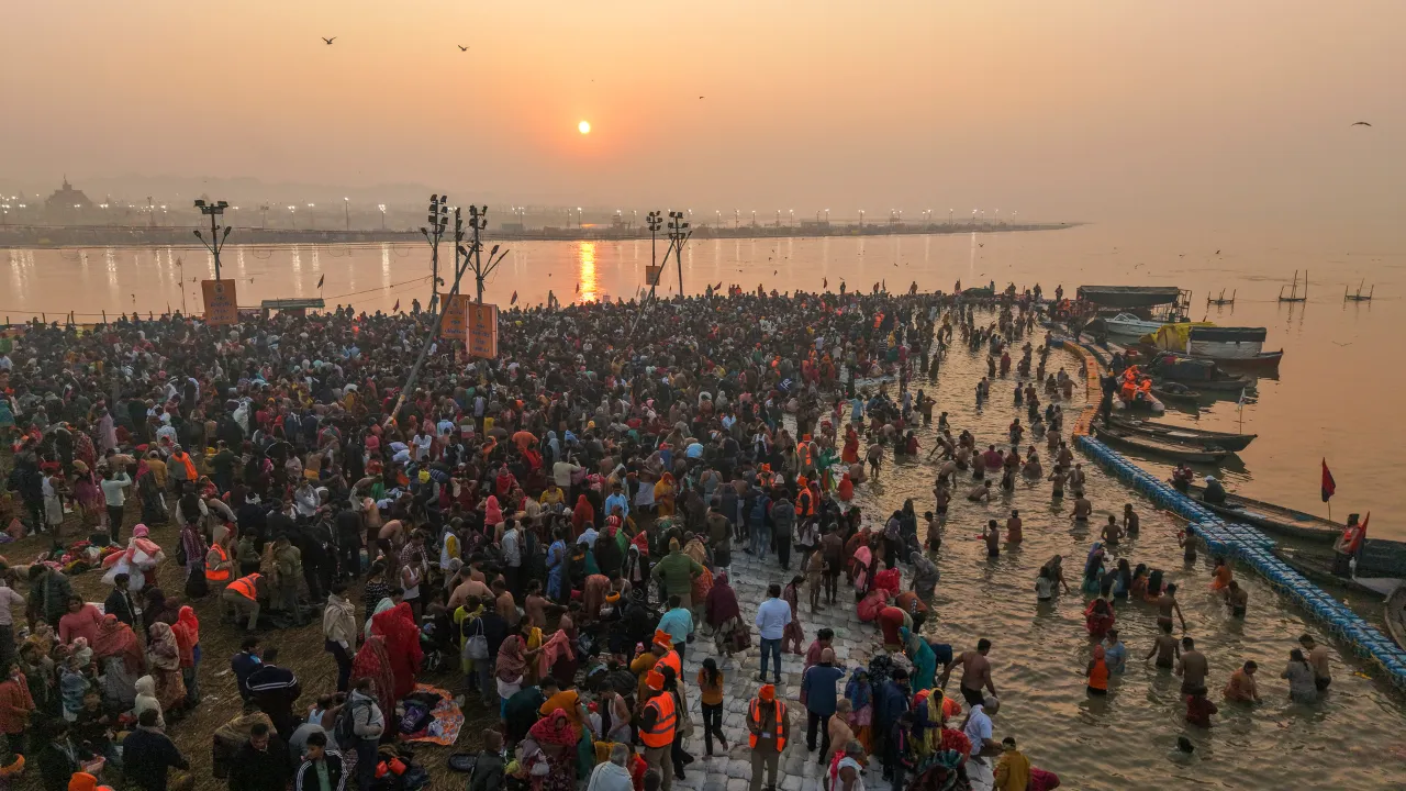 Basant Panchami 2026: देश में दिखी बसंत पंचमी की धूम, 2.10 करोड़ श्रद्धालुओं ने गंगा और संगम में लगाई डुबकी 