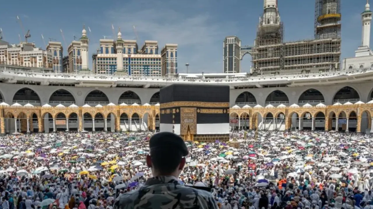 हज यात्रियों के लिए नई सुविधाः अब यात्री खुद बुक कर सकेंगे अपनी उड़ान, अब सिर्फ 4 दिनों का है मौका