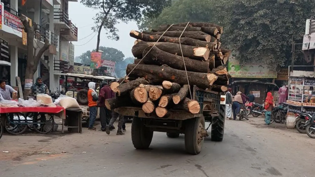 मानक के विपरीत ग्रामीण क्षेत्रों में दौड़ रहे वाहन, कभी भी हो सकते हैं हादसे