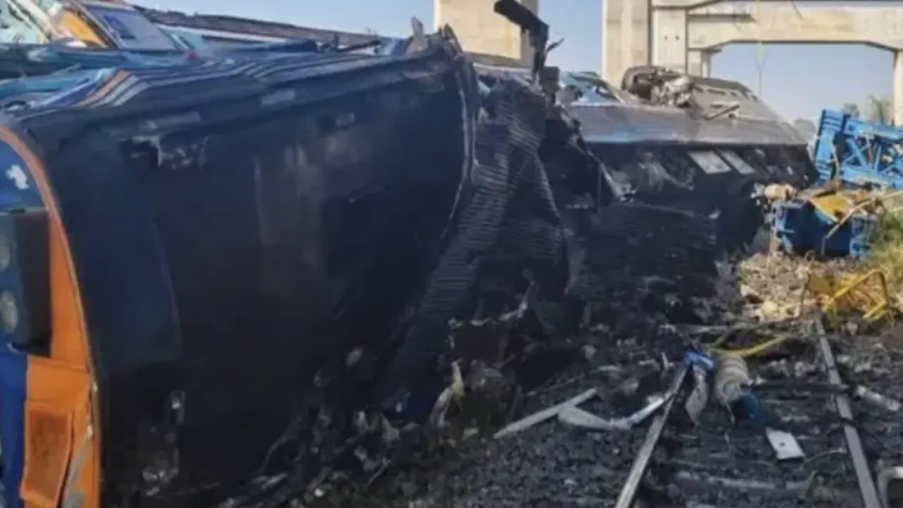 थाईलैंड में भीषण ट्रेन दुर्घटनाः 22 लोगों की मौत, 55 घायल 