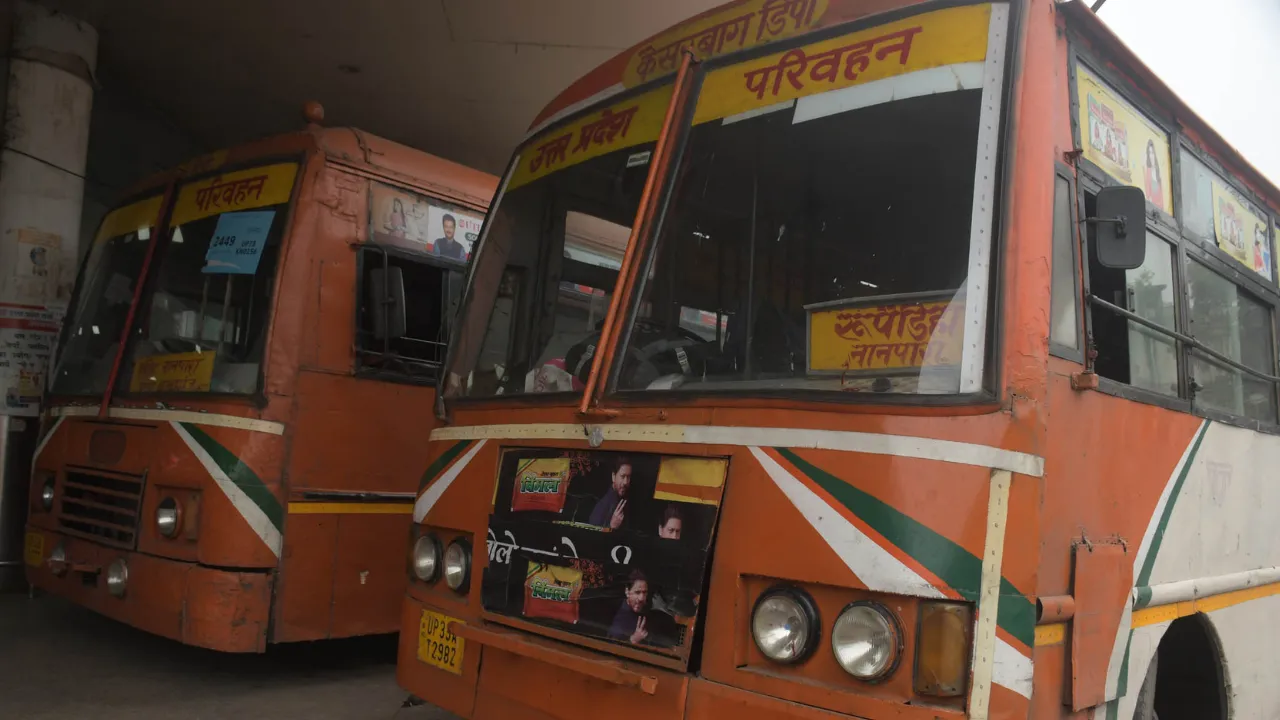 ठंड में रोडवेज की 'आइसबॉक्स' बसें: खिड़की पकड़कर बैठें... कंबल लाना न भूलें, ठंड में कपकंपाने को मजबूर यात्री