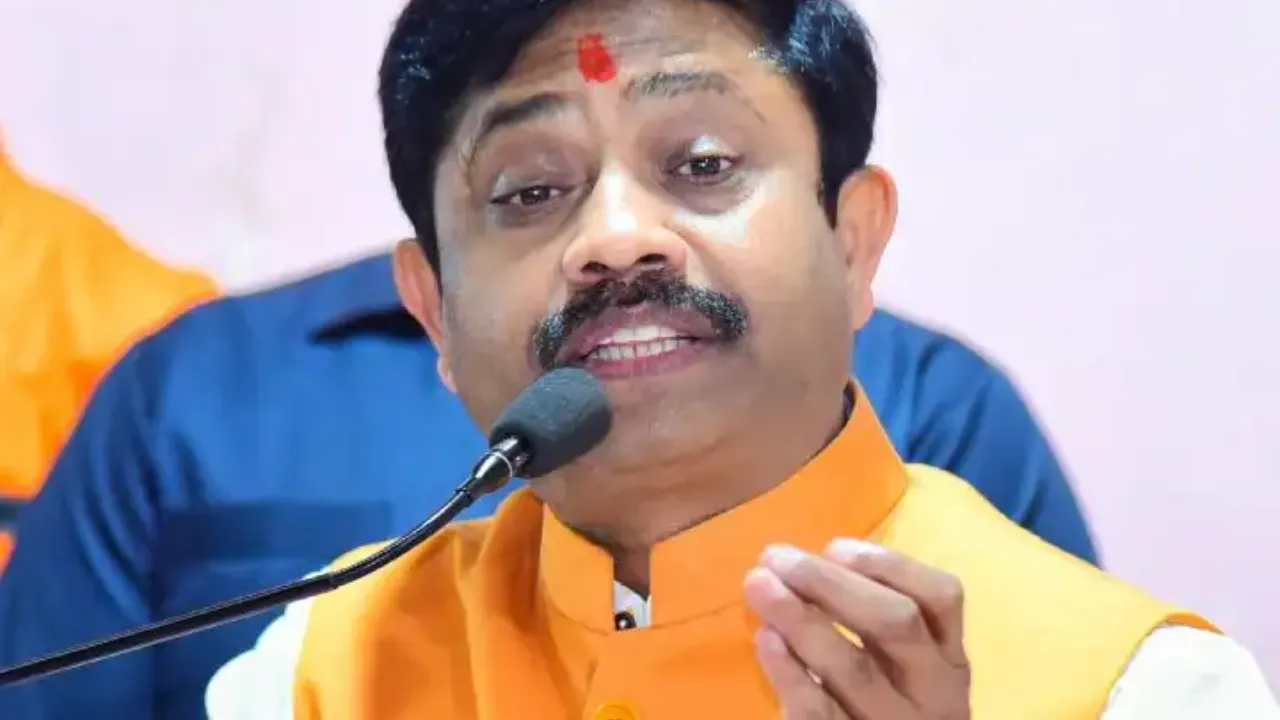 उत्तर प्रदेश ग्रीन एनर्जी में नई उड़ान: नंदी ने गिनाईं बड़ी उपलब्धियां, कहा- सोलर नीति से लगा निवेशकों का तांता