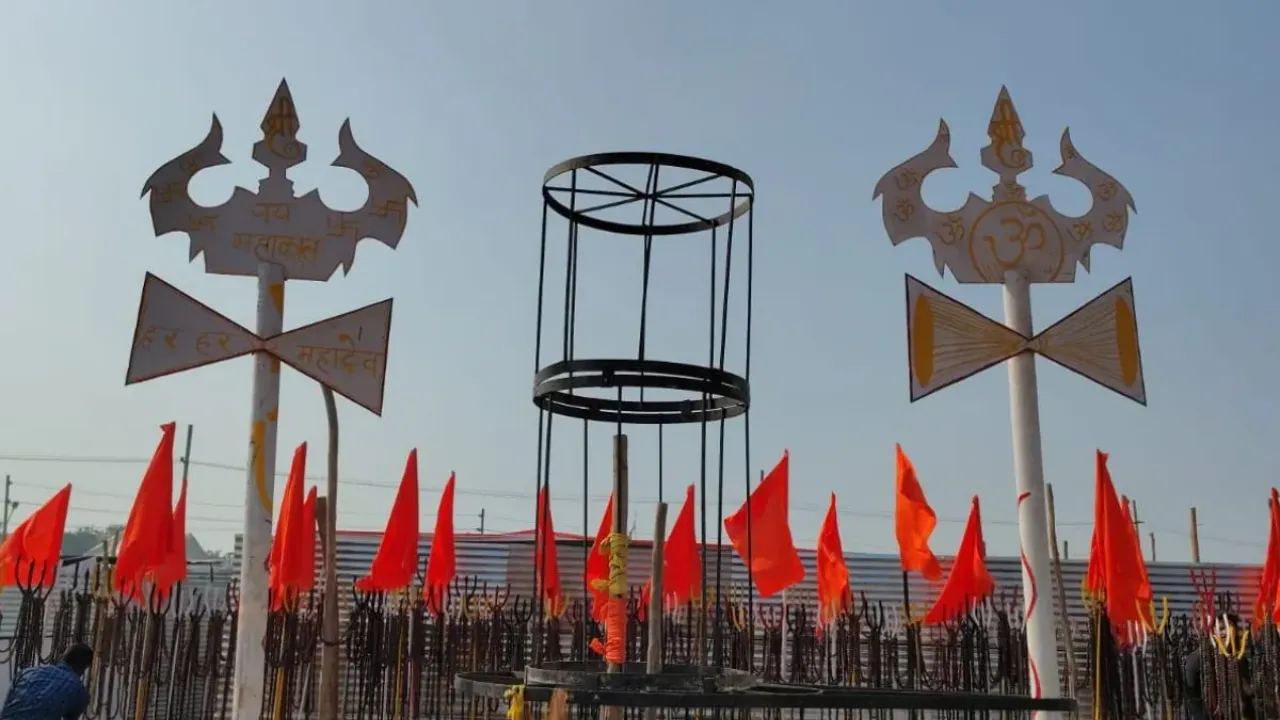 प्रयागराज माघ मेला: करोड़ रुद्राक्षों से बना दिव्य शिवलिंग, अध्यात्म का विराट केंद्र