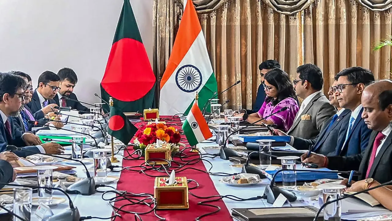 बांग्लादेश से वापस बुलाए गए राजनयिकों के परिवार वाले, भारत को खुफिया एजेंसियों से मिली चेतावनी