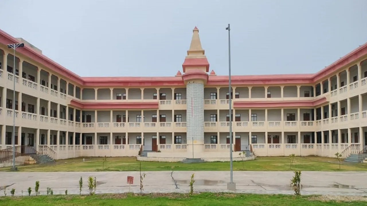 अटल आवासीय विद्यालयों की प्रवेश परीक्षा को लेकर अलर्ट, कमिश्नर ने की बैठक