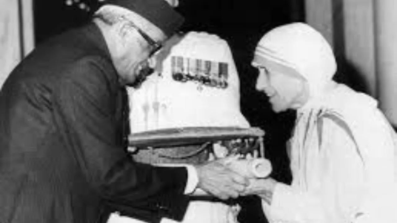 25 जनवरी : मदर टेरेसा को 'भारत-रत्न' प्रदान किया गया