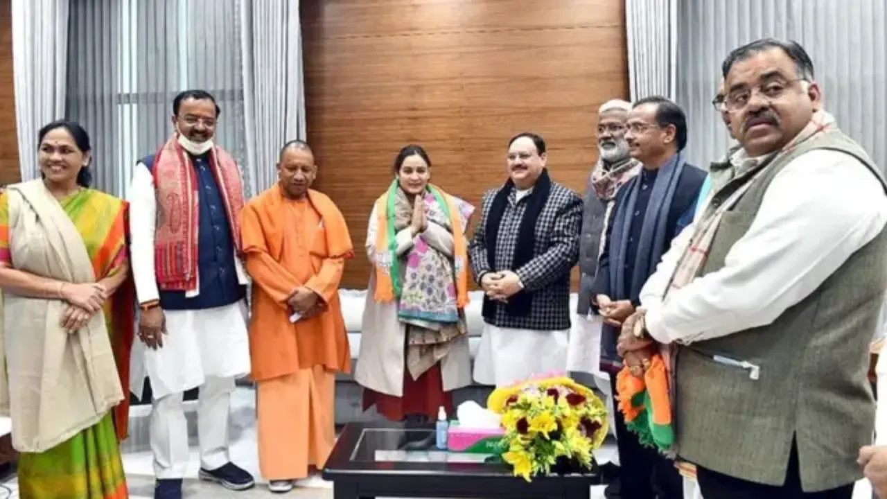 मुलायम सिंह यादव की बहू अपर्णा ने आज के दिन ही ज्वॉइन की थी भाजपा... और आज ही तलाक का ऐलान
