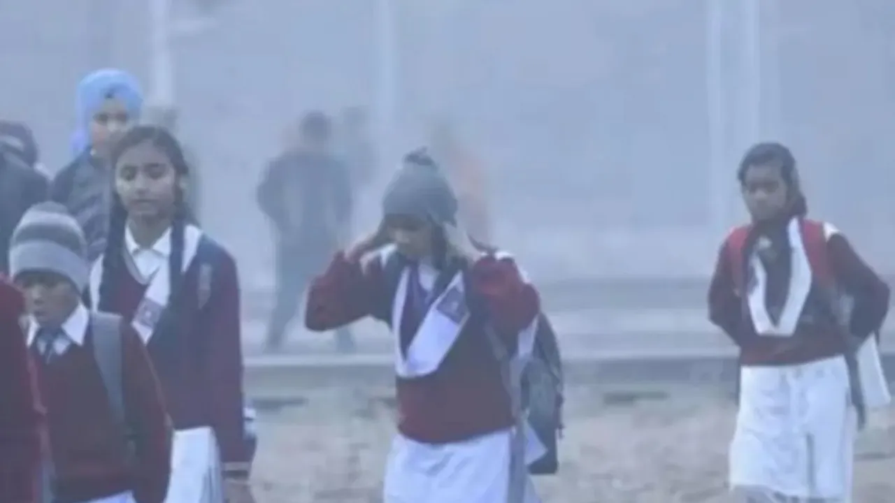 यूपी में सर्दी से राहत: माध्यमिक स्कूलों में नया टाइम टेबल लागू, प्राथमिक स्कूल 14 जनवरी तक बंद; 2026 की छुट्टियों की पूरी लिस्ट