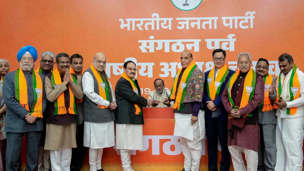 भाजपा अध्यक्ष चुनाव: नितिन नबीन ने भरा नामांकन, जीत लगभग तय, स्टार लीडर्स का लगा मेला