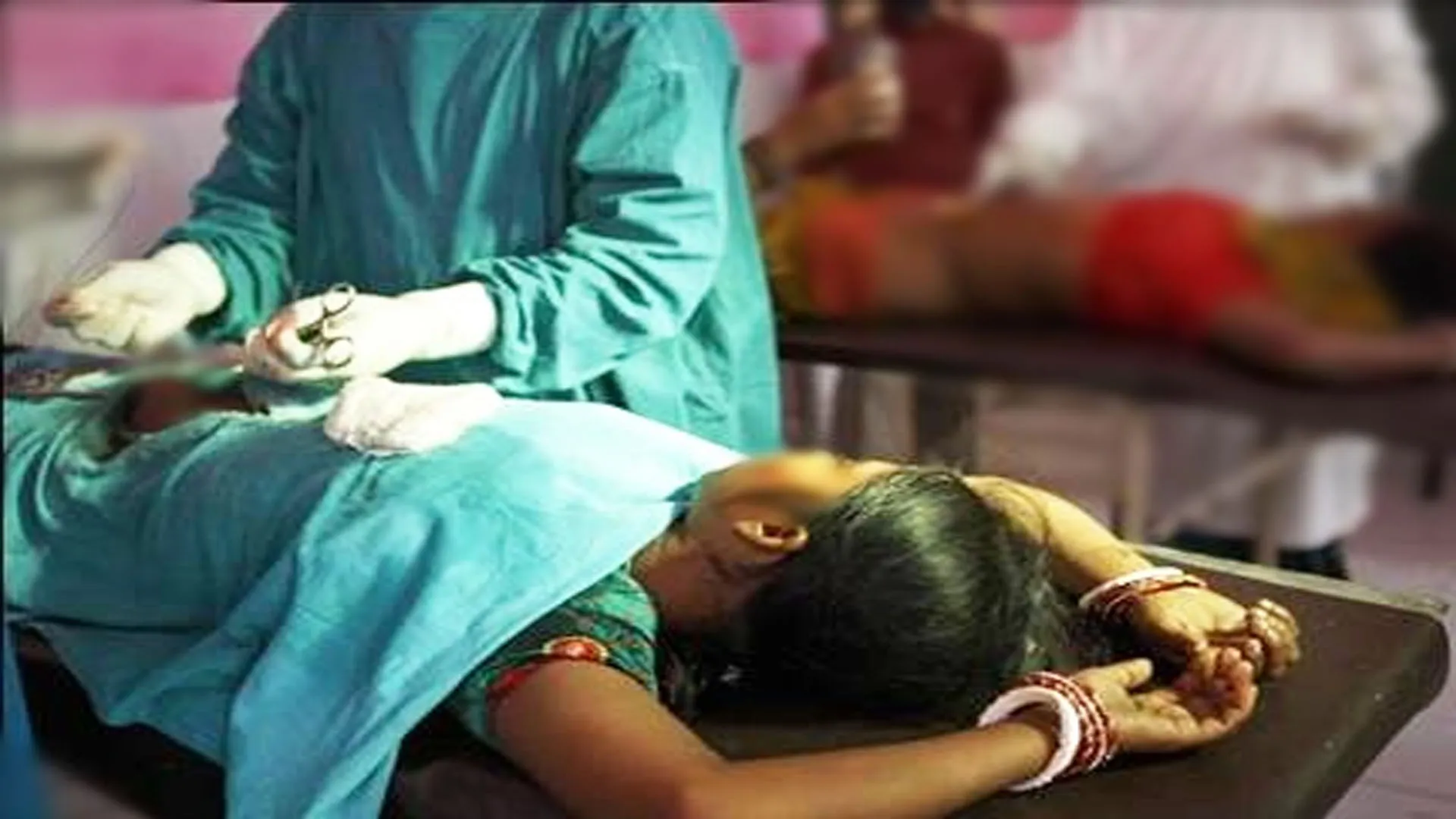 Moradabad: नसबंदी के बाद भी गर्भवती हुईं 48 महिलाएं, मुआवजे के लिए स्वास्थ्य विभाग का चक्कर