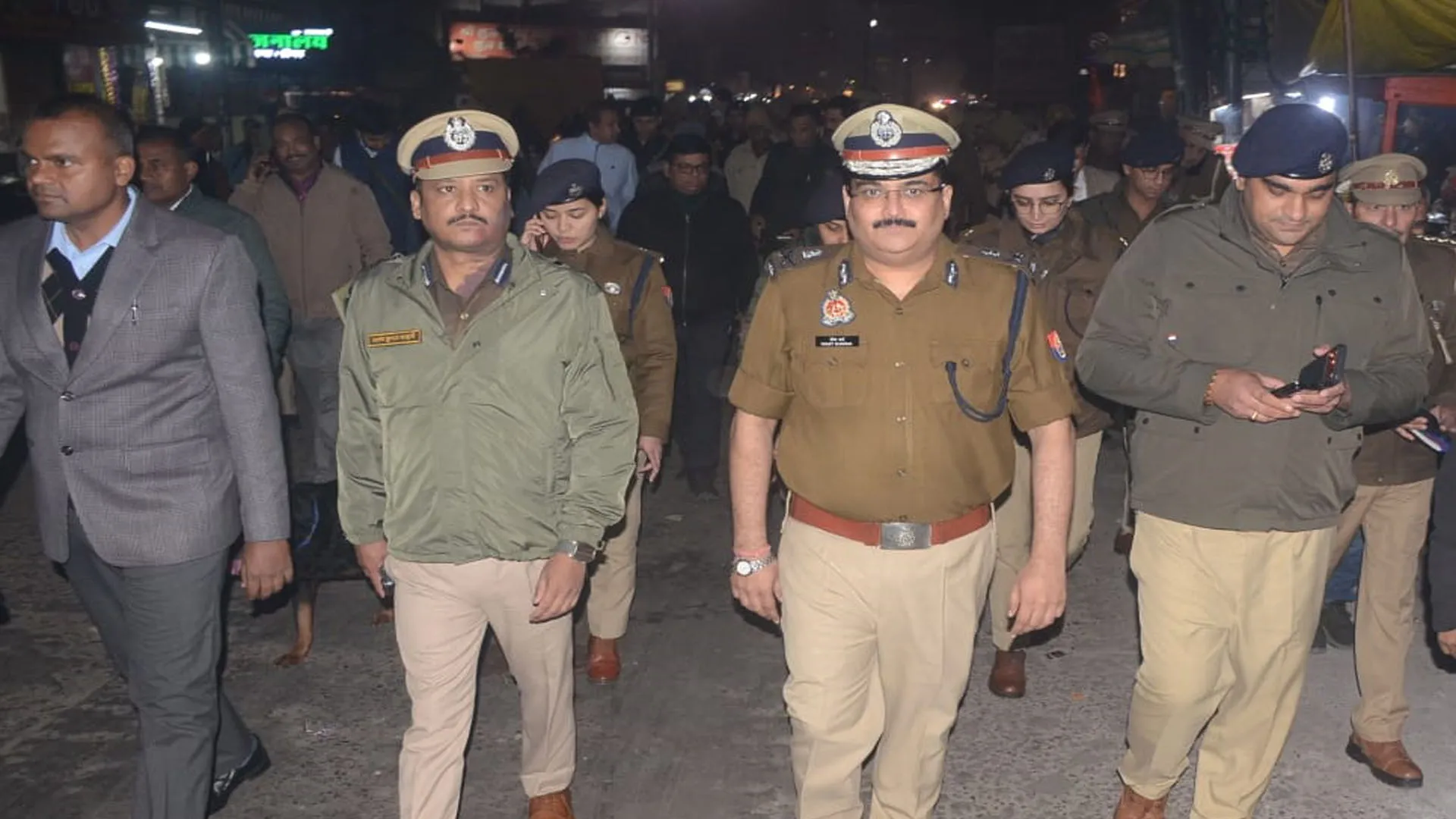 Bareilly : हुड़दंगियों पर सख्ती...शाम ढलते ही सड़कों पर उतरे अफसर
