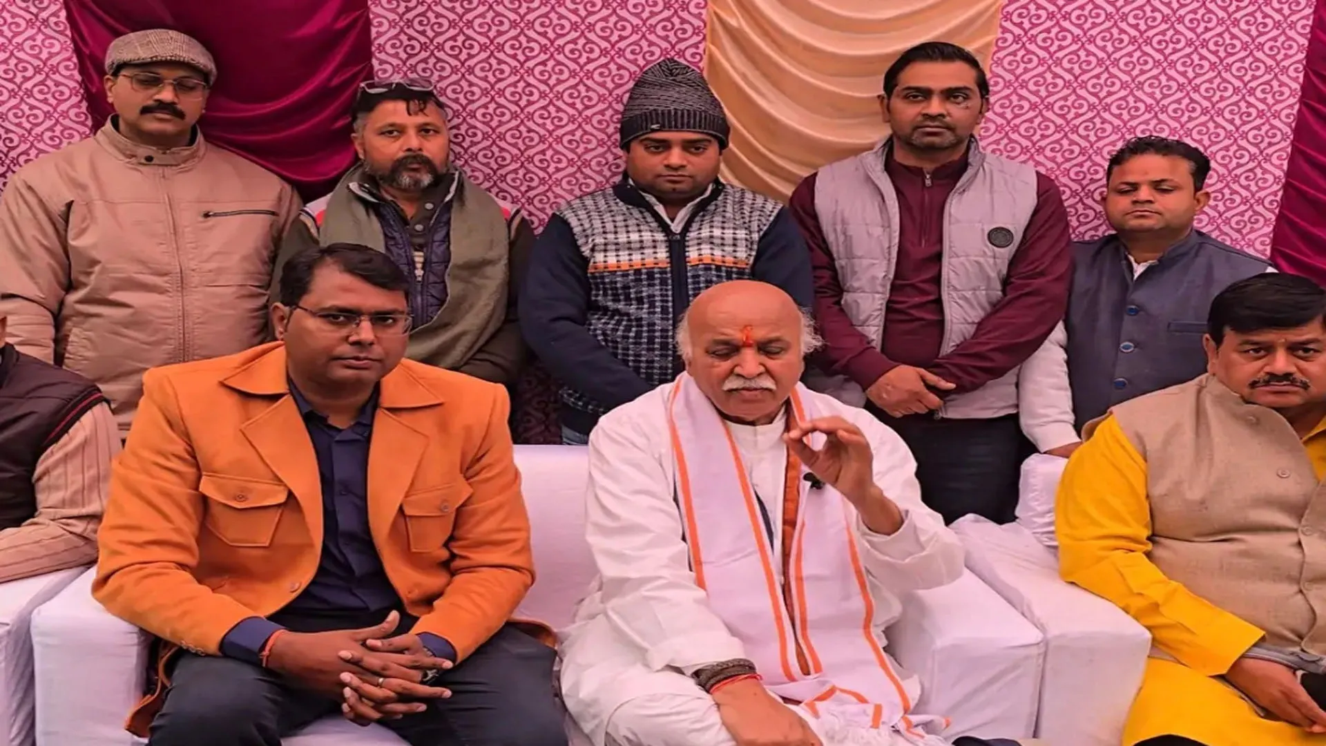 UP: तोगड़िया बोले हिंदुओं की कम होती जनसंख्या चिंता की बात