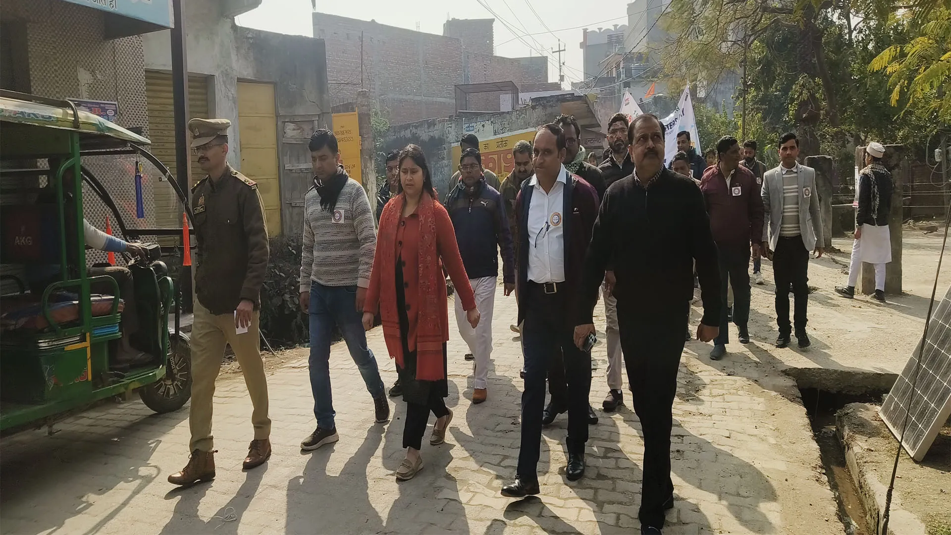 Moradabad: सारे काम काज छोड़ , सबसे पहले वोट दो...छात्र-छात्राओं ने निकाली मतदाता जागरुकता रैली