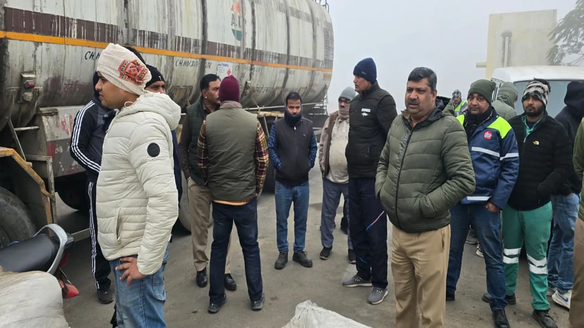 Bareilly : मेथनॉल लदे टैंकर में चालक और परिचालक के शव मिलने से मचा हड़कंप