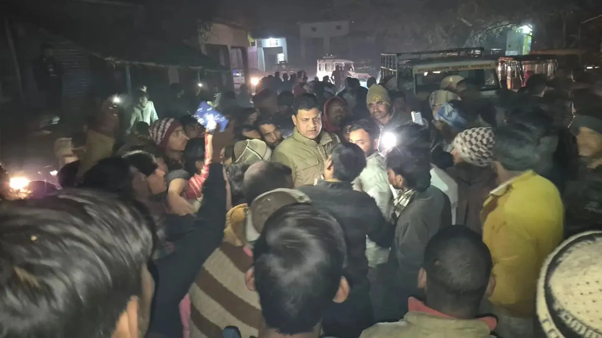 वर्दी की हनक: बाइक में नहीं डाली हवा तो बच्चे को जड़ा तमाचा, हंगामे पर थप्पड़बाज सिपाही निलंबित