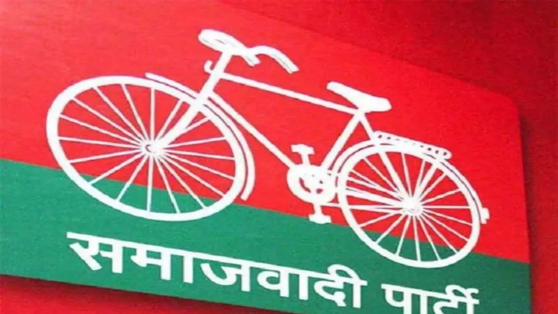 Moradabad: पोस्टर व होर्डिंग्स पर विधायक और सांसद के फोटो नदारद, छिड़ा विवाद