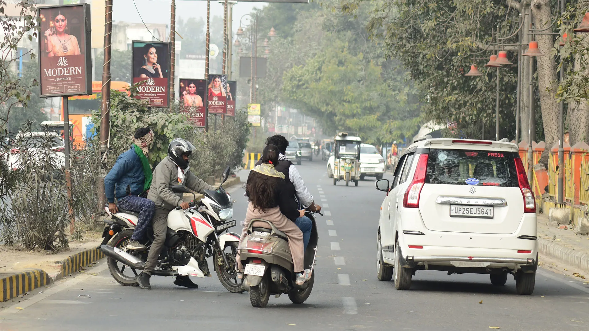 Bareilly : रात का पारा लुढ़ककर 5 डिग्री पहुंचा, दिन में धूप से मिली कुछ राहत