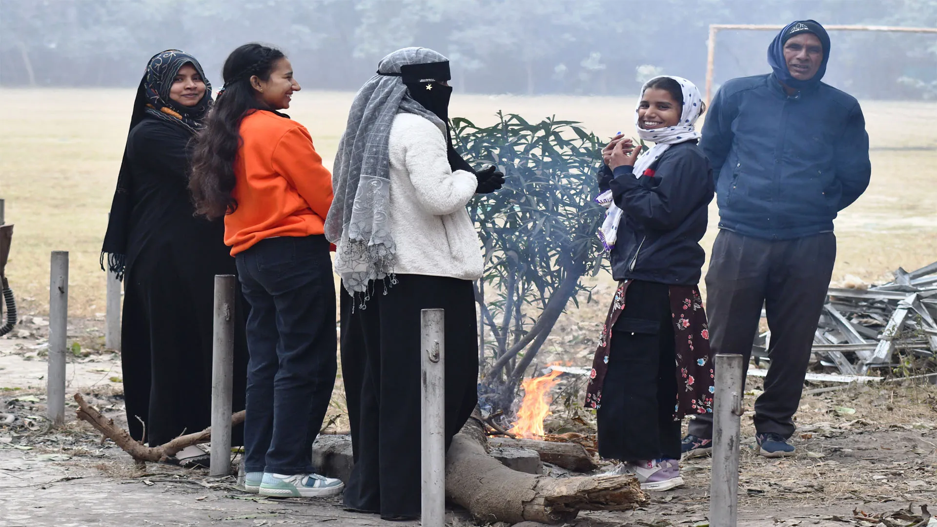 Bareilly : कड़ाके की ठंड ने किया बेदम, दिनभर गलन ने कराया बर्फीला अहसास