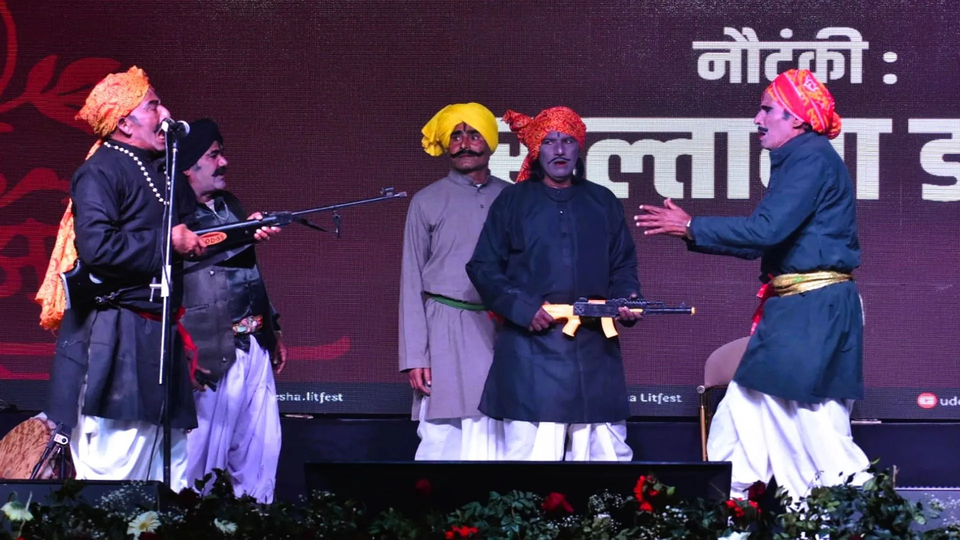 Moradabad: सोना मोहपात्रा ने सुरों से बांधा समां, मुरादाबाद में गूंजा अंबरसरिया रंग