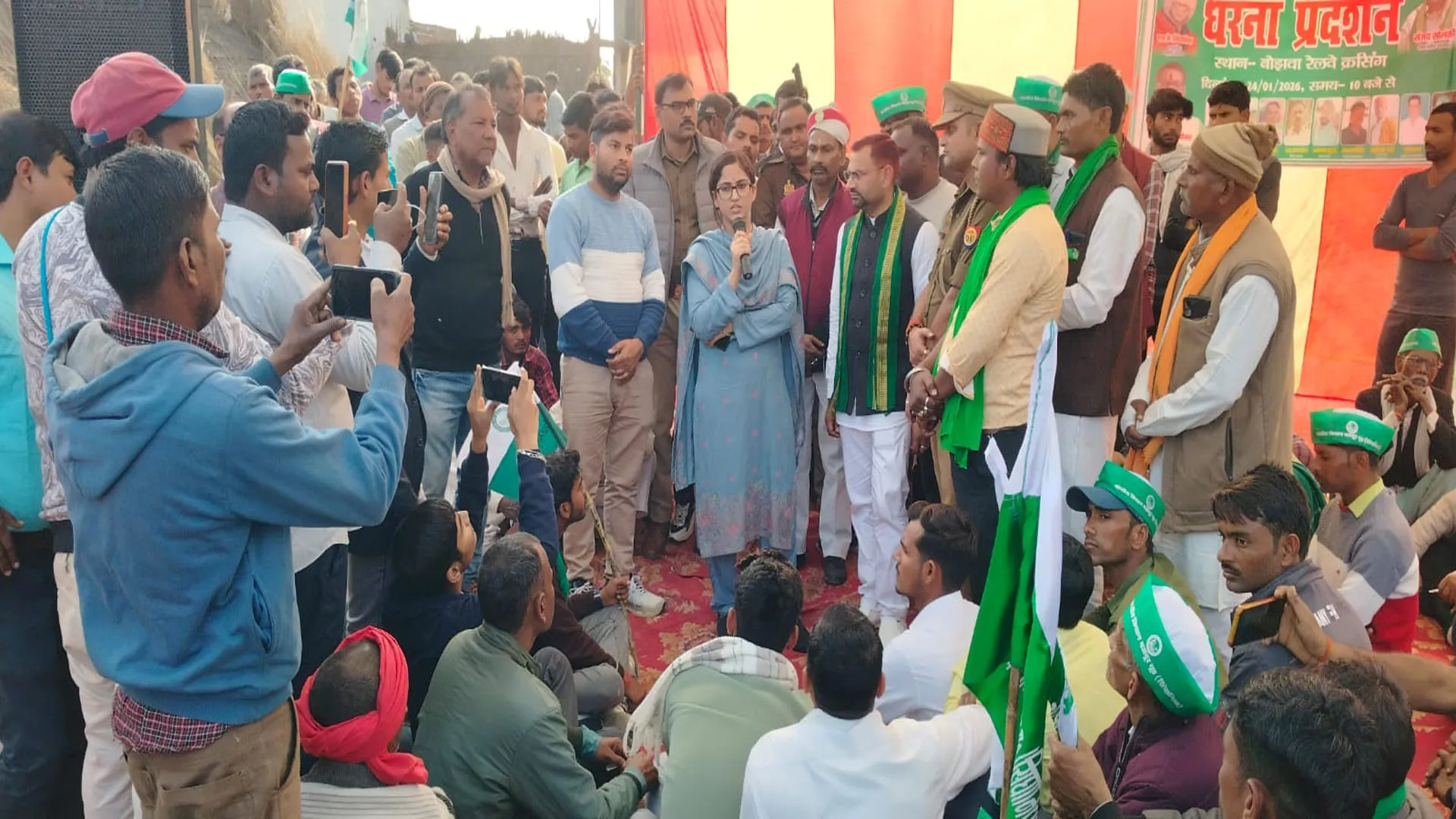 लखीमपुर खीरी: फाटक नहीं खुले तो ट्रेन और हाईवे जाम करेंगे किसान