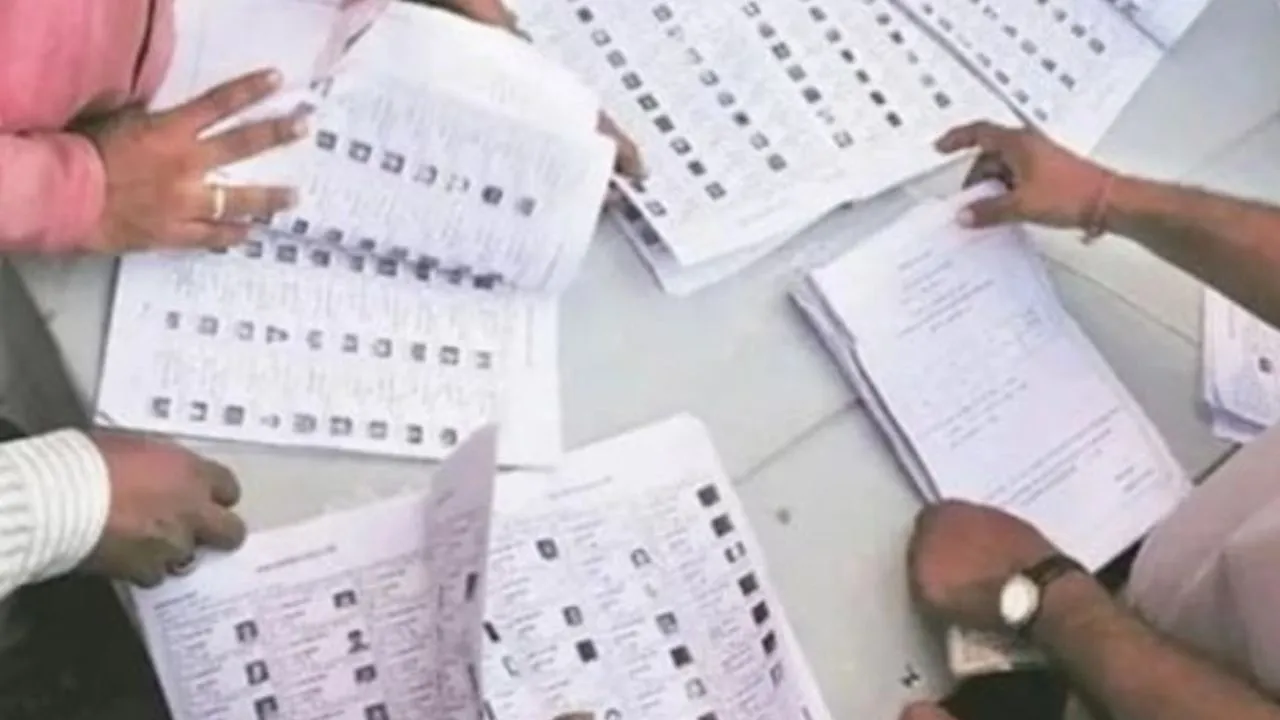 नो-मैपिंग मतदाताओं की सुनवाई को लेकर शिकायत: सपा ने मुख्य निर्वाचन अधिकारी को सौंपा ज्ञापन, अधिकारियों की संख्या बढ़ाने की मांग