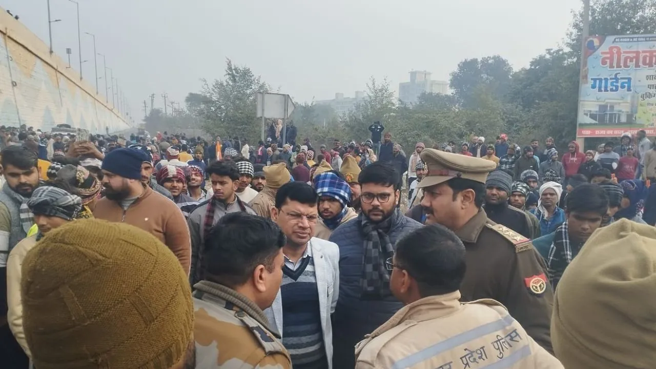 फिरोजाबाद में उमड़ा हजारों का हुजूम :  अग्निवीर की अंतिम यात्रा में हुए शामिल, पश्चिम बंगाल में तैनाती के दौरान मौत