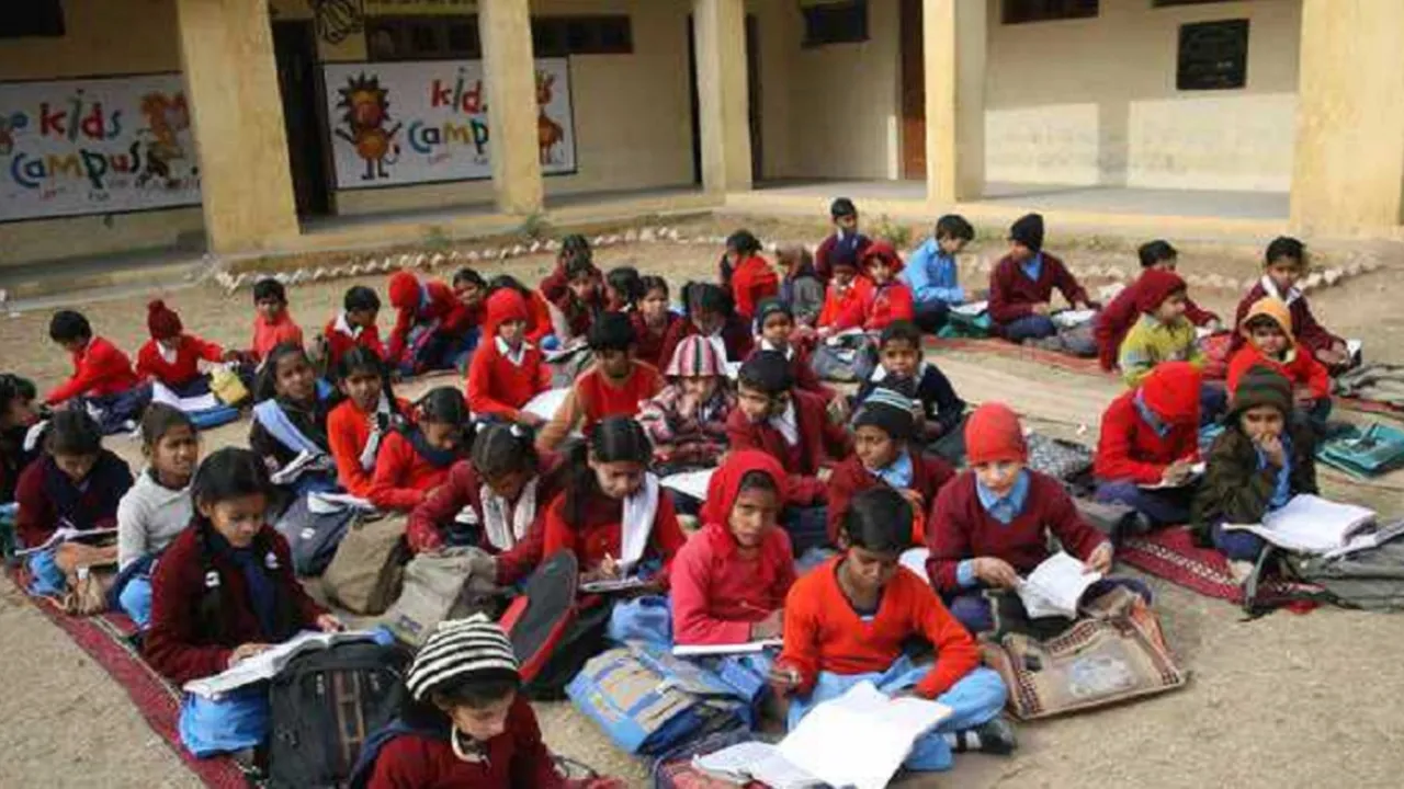 शीतकालीन अवकाश के बाद नदारद मिले शिक्षक....   तो कटेगा वेतन, विद्यालयों का औचक निरीक्षण करेंगे अधिकारी