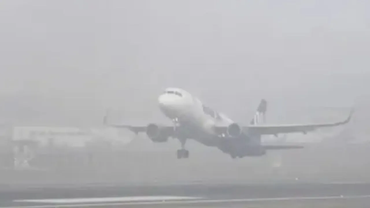 दिल्ली-NCR में घना कोहरा बना आफत...  दृश्यता शून्य, 20 से अधिक उड़ानें रद्द