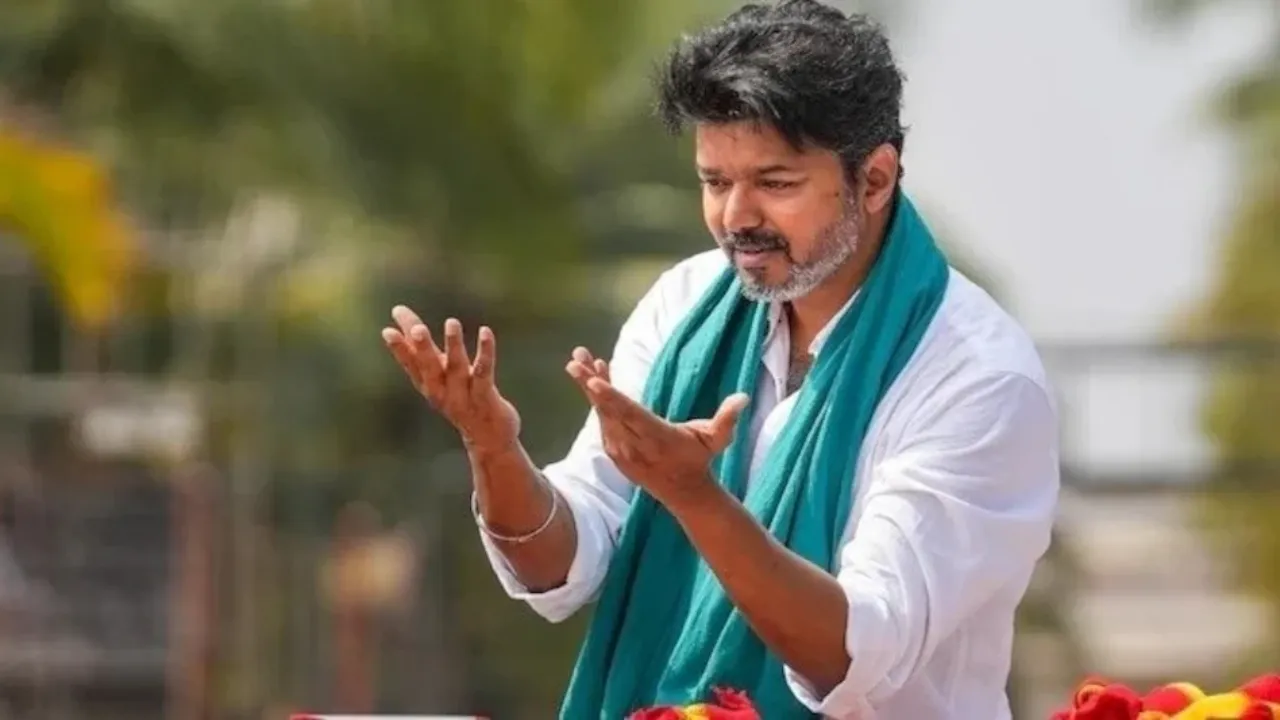 CBI के सवालों का सामना...  करूर भगदड़ मामले में तमिल सुपरस्टार विजय से पूछताछ