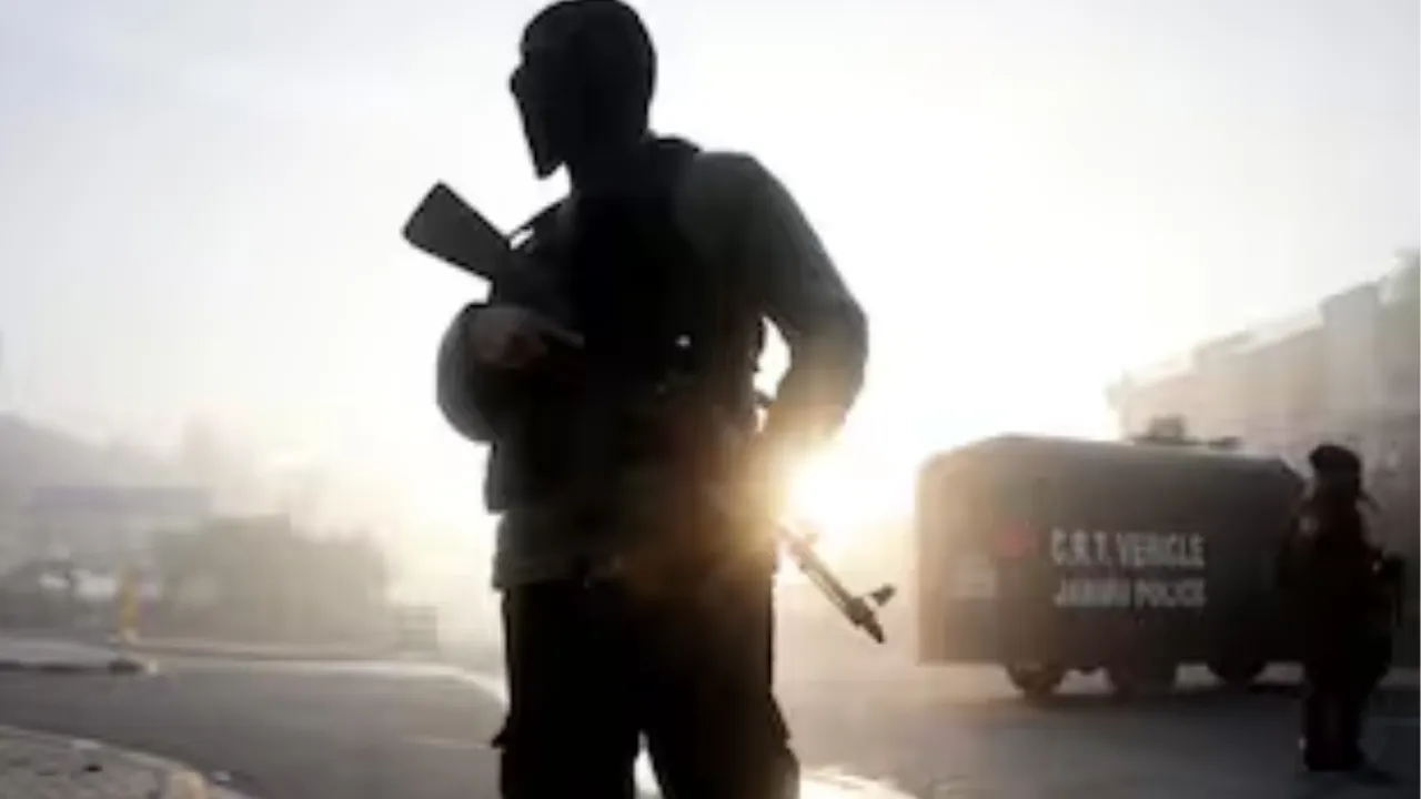  नोएडा : 10 वर्षीय बच्ची से मारपीट...उत्पीड़न के आरोप में CRPF जवान, पत्नी गिरफ्तार 