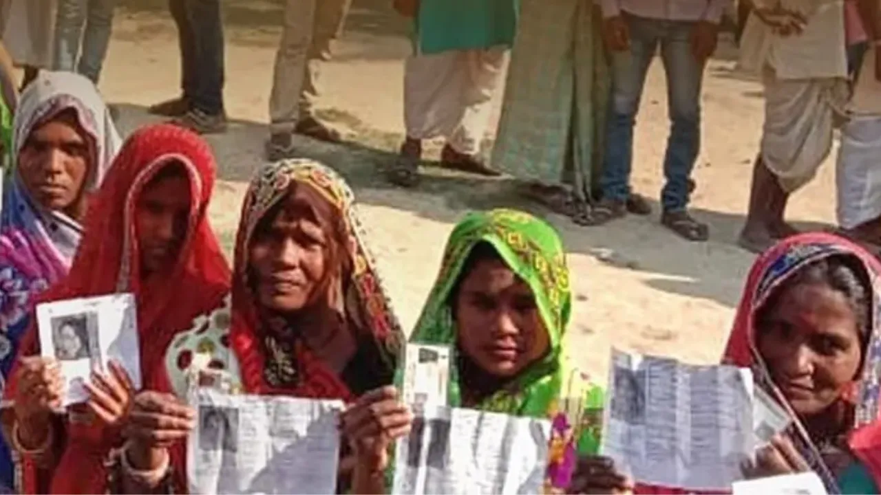  पुरुषों की तुलना में अधिक कटे महिला वोटर... यूपी SIR पर बड़ा खुलासा, डुप्लीकेशन बड़ा कारण: मुख्य निर्वाचन अधिकारी 