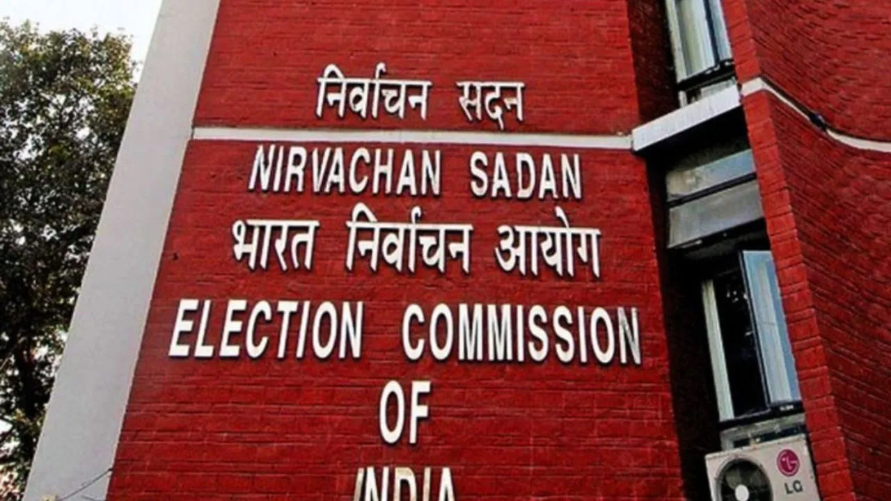  Book a Call with BLO... निर्वाचन आयोग ने शुरू की सुविधा, घर-घर जाकर सत्यापन 