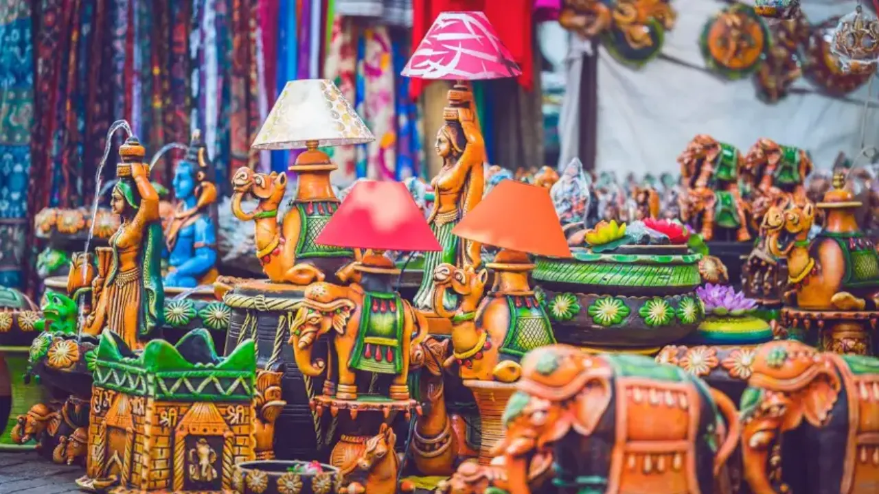 दिल्ली हाट में यूपी दिवस की धूम,  'विकसित उत्तर प्रदेश' से दिखेगी संस्कृति, विरासत और विकास यात्रा 