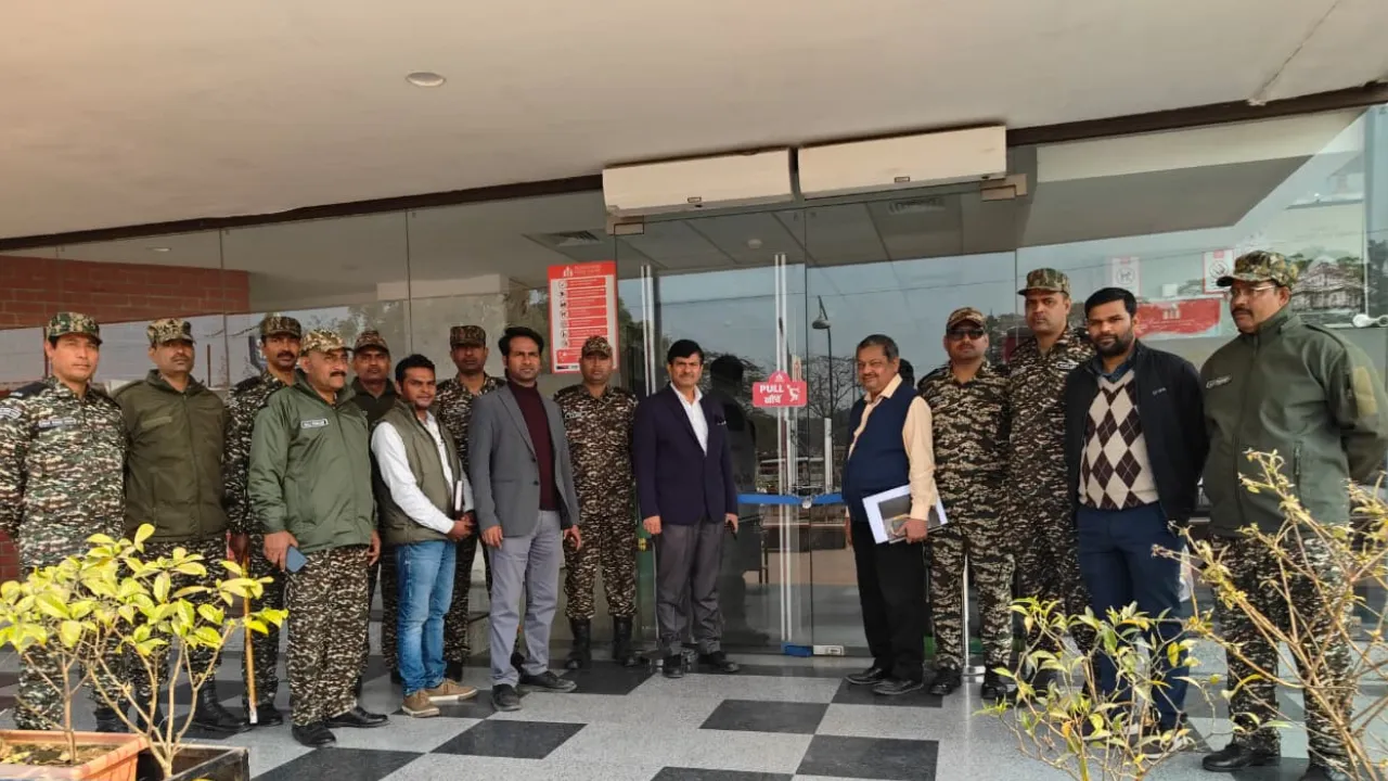 लखनऊ में वित्तीय अनियमितता पर LDA का बड़ा एक्शन, 93 लाख बकाये पर हुसैनाबाद फूड कोर्ट सील