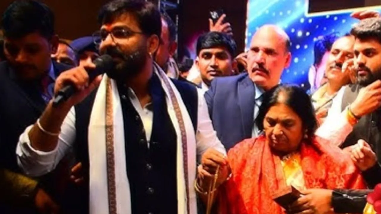  पवन सिंह को मिला बेस्ट बर्थडे गिफ्ट....रीमिक्स गाने ने रिलीज होते ही उड़ाया गर्दा, 2016 में आई फिल्म भोजपुरिया राजा का है सांग 