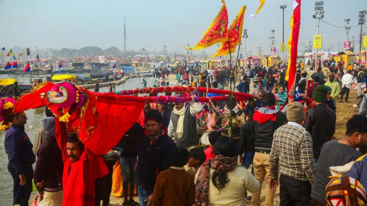 मेला क्षेत्र पवित्र स्थल... प्रयागराज के माघ मेले में बोले शांडिल्य महाराज, कहा- 'राजनीति का अखाड़ा नहीं'