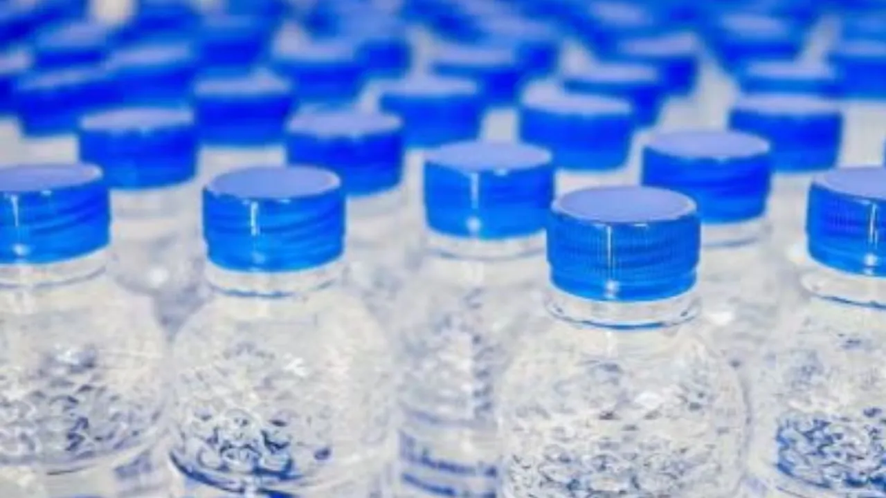 कानपुर में खाद्य सुरक्षा का बड़ा एक्शन:  पैकेज्ड पेयजल यूनिटों पर सख्ती, 4 के लाइसेंस निलंबित 