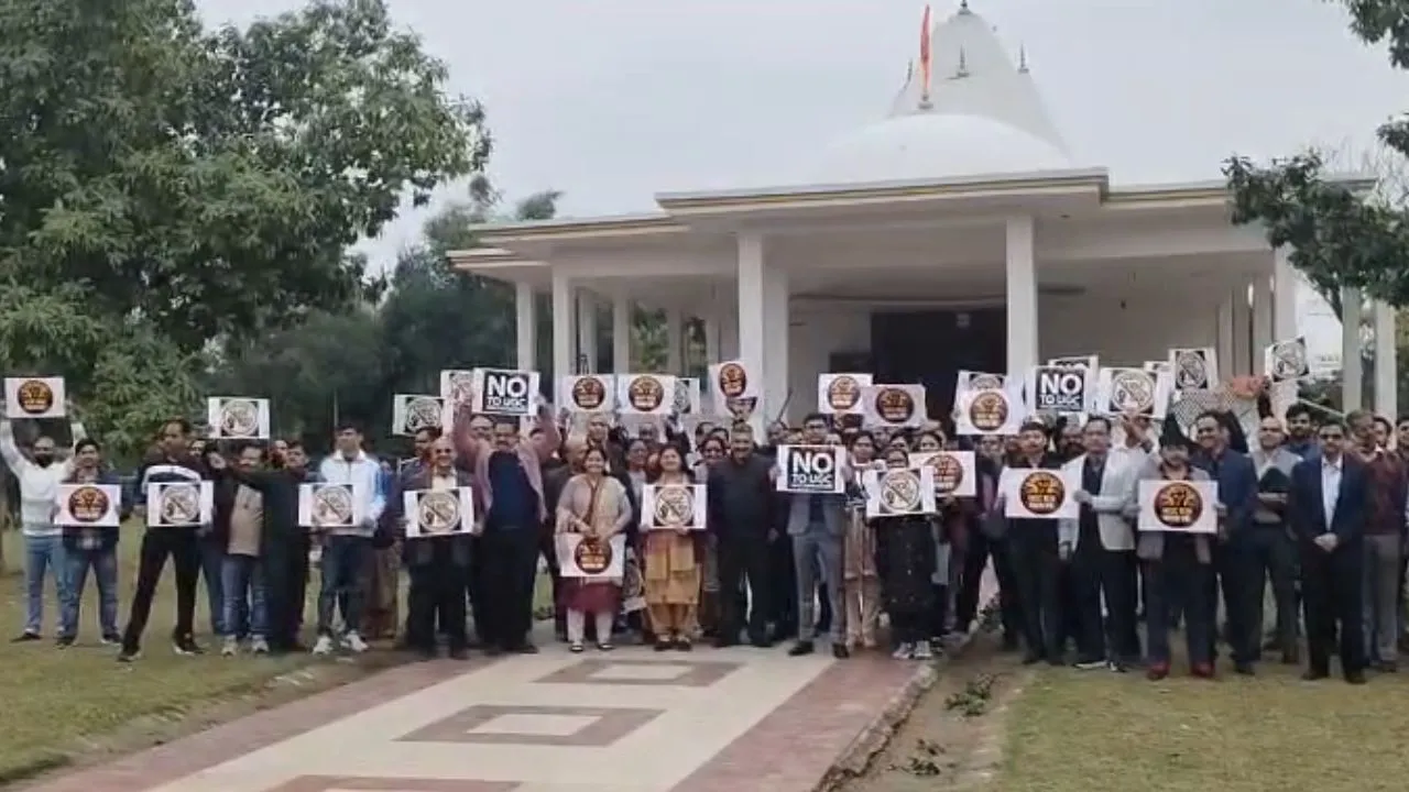 UGC नियमावली पर डॉक्टरों में आक्रोश,  कहा - इलाज के समय हम नहीं देखते किसी की जाति 