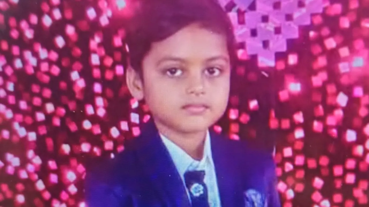 बाराबंकी में पानी से भरे गड्ढे में बालक की डूबकर मौत:  परिजाओं में कोहराम, रिपोर्ट दर्ज 