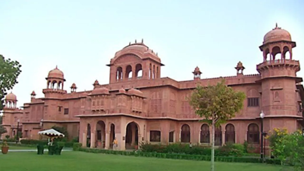 लाल इमारतों वाला वैभवशाली जीवंत शहर बीकानेर