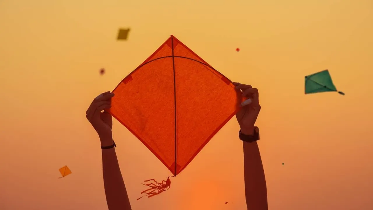 यूपी में मकर संक्रांति के छुट्टी में बदलाव,  14 की जगह 15 जनवरी को रहेगा सार्वजनिक अवकाश