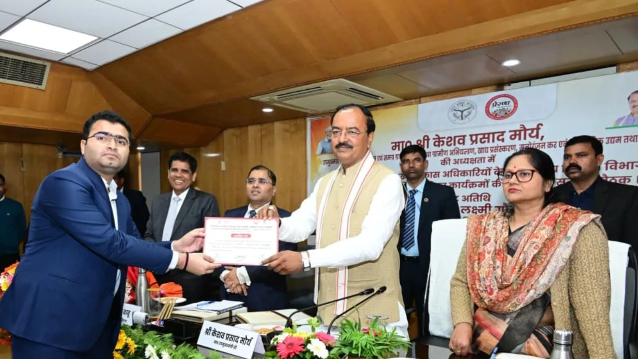  स्वयं सहायता समूह बनेंगे ग्रामीण अर्थव्यवस्था की रीढ़, योजना भवन में समीक्षा बैठक कर बोले डिप्टी CM केशव प्रसाद मौर्य