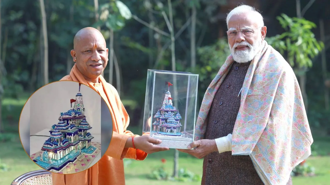 मुख्यमंत्री योगी ने पीएम मोदी को भेंट की गुलाबी मीनाकारी की श्रीराम मंदिर अनुकृति, जानें क्या है इसकी खासियत