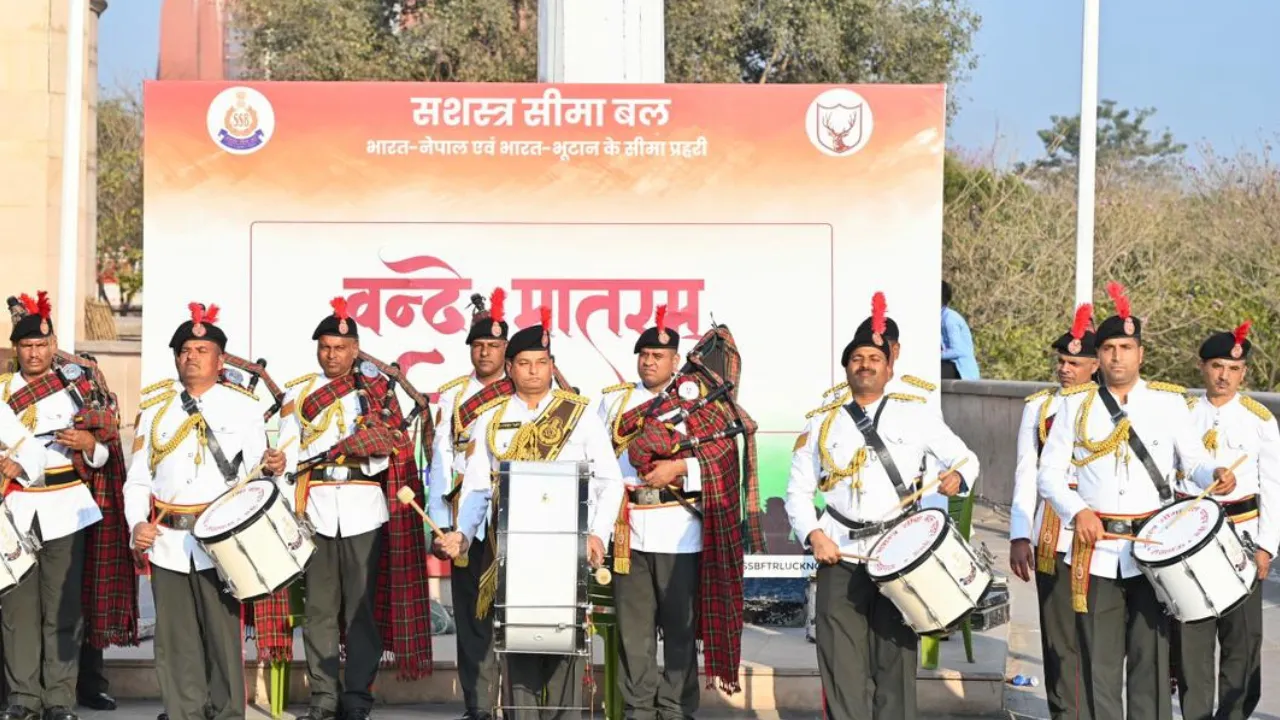   लखनऊ में भारतीय सेना का बैंड परफॉर्मेंस...150 वर्ष पूर्ण होने पर वंदे मातरम् का जश्न, देशभक्ति गीतों पर झूमे लोग