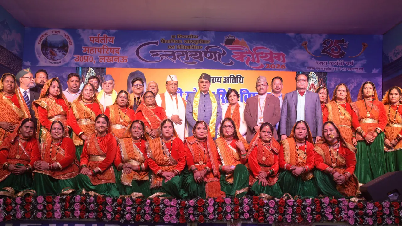 उत्तरायणी कौथिग :  आकर्षण का केंद्र बने लोकगायक चन्द्र प्रकाश, लखनऊ में गूंजे गायक के सुर