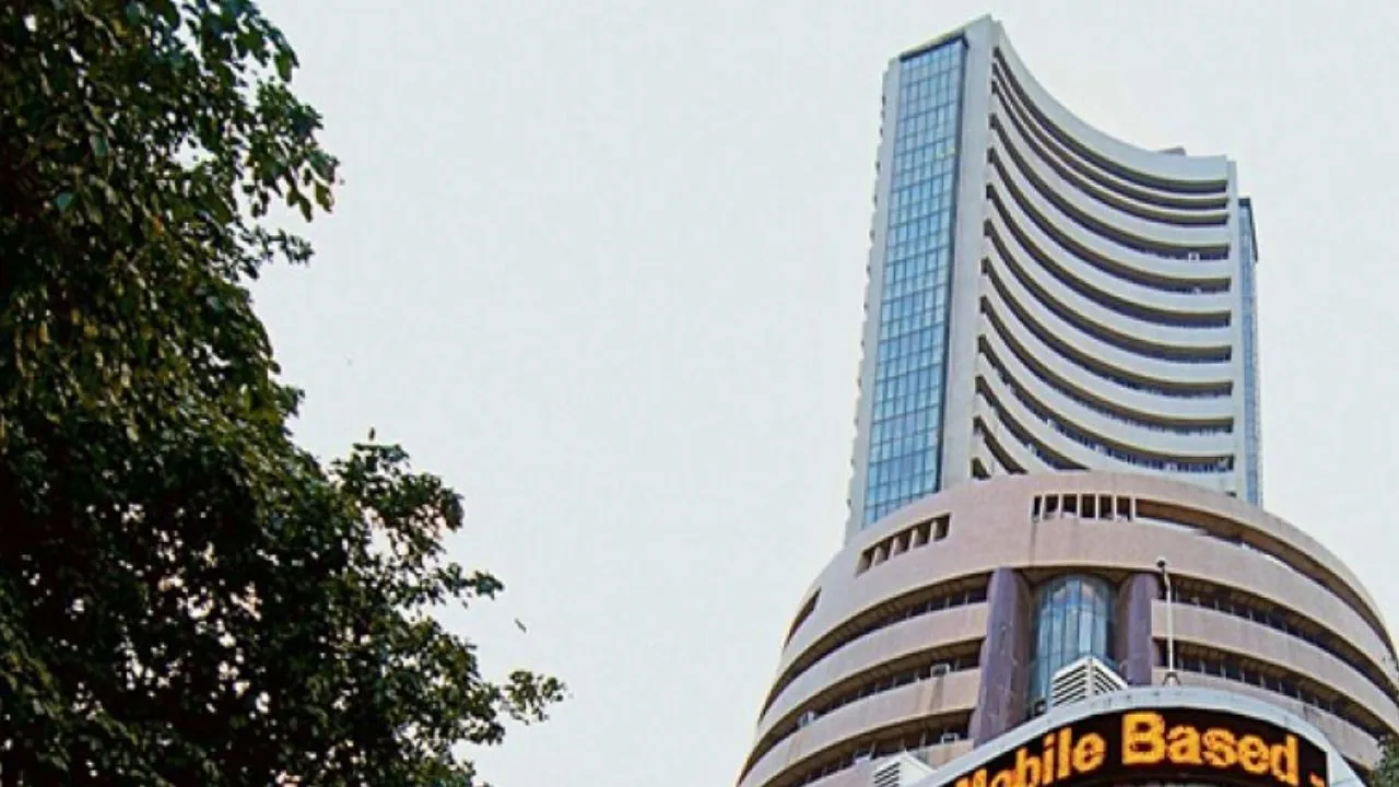 Stock market closed: मुनाफावसूली के दबाव में फिसला कारोबार, 250 अंक टूटा सेंसेक्स, नुकसान के साथ बंद हुए बाजार 