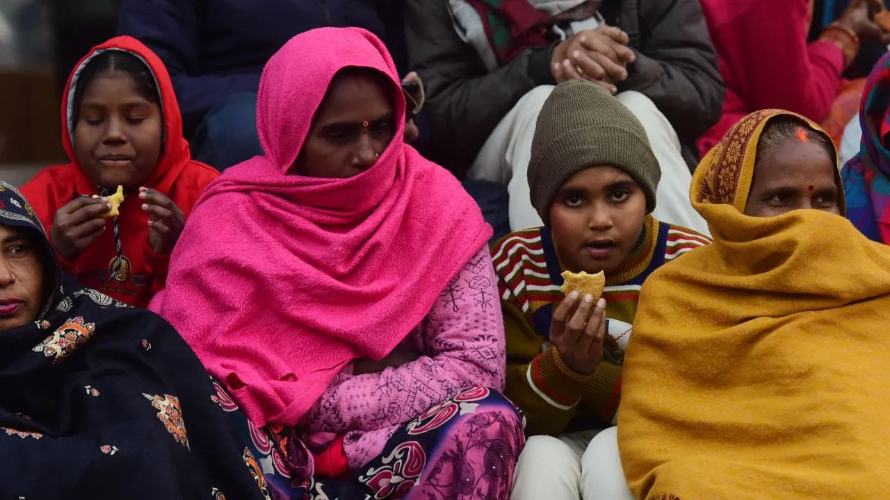 रामनगरी में 5 डिग्री दर्ज हुआ न्यूनतम पारा:  कपकपी ठंड में धूप बेअसर, शीतलहर से सड़कों पर सन्नाटा  