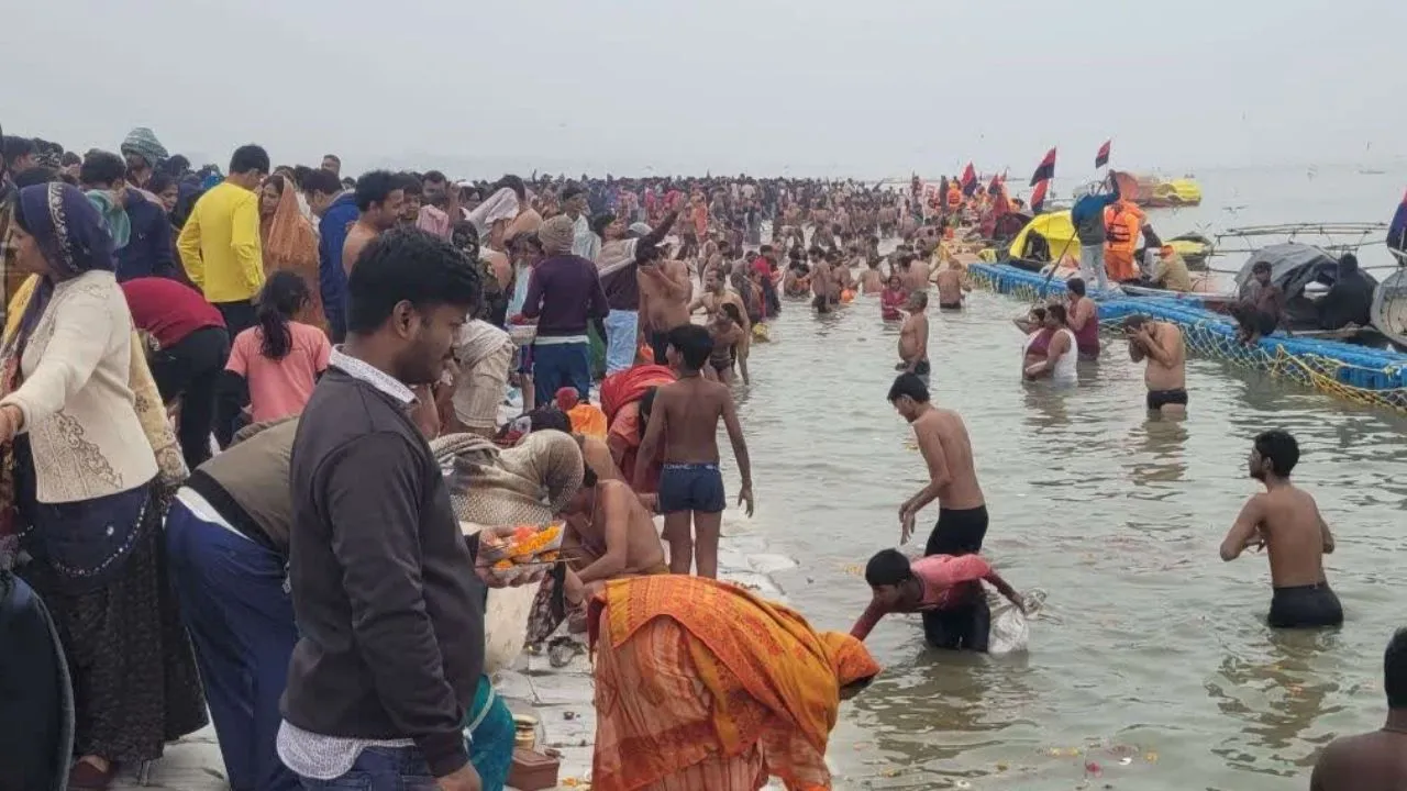 मकर संक्रांति स्नान: 72 लाख लोगों ने गंगा और संगम में डुबकी लगाई, सीएम योगी ने दी बधाई 